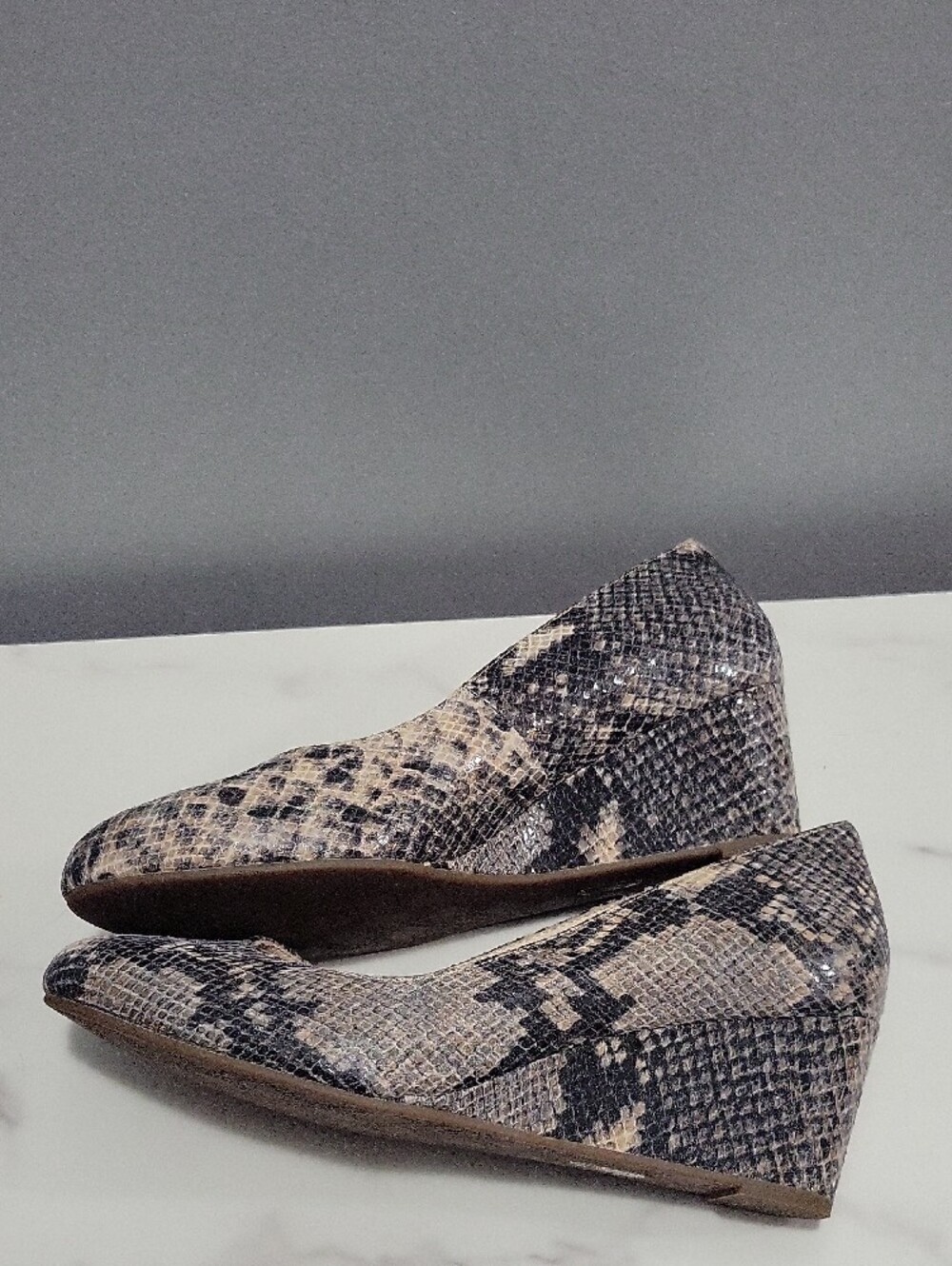 Vionic Snake-Effect Ballet Flats in Black and Tan